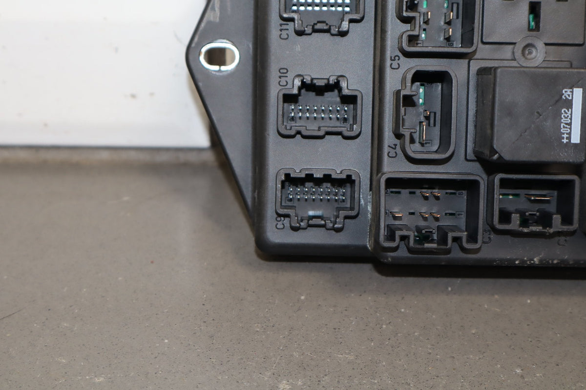 2007 Jaguar XKR 4.2L Gasoline Cabin Fuse Box