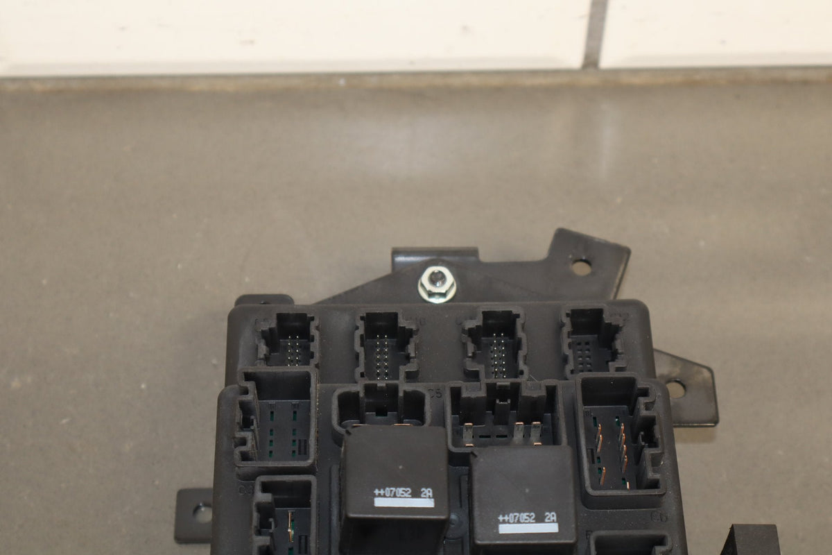 2007 Jaguar XKR 4.2L Gasoline Cabin Fuse Box