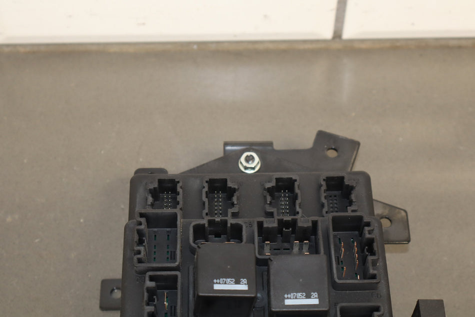 2007 Jaguar XKR 4.2L Gasoline Cabin Fuse Box