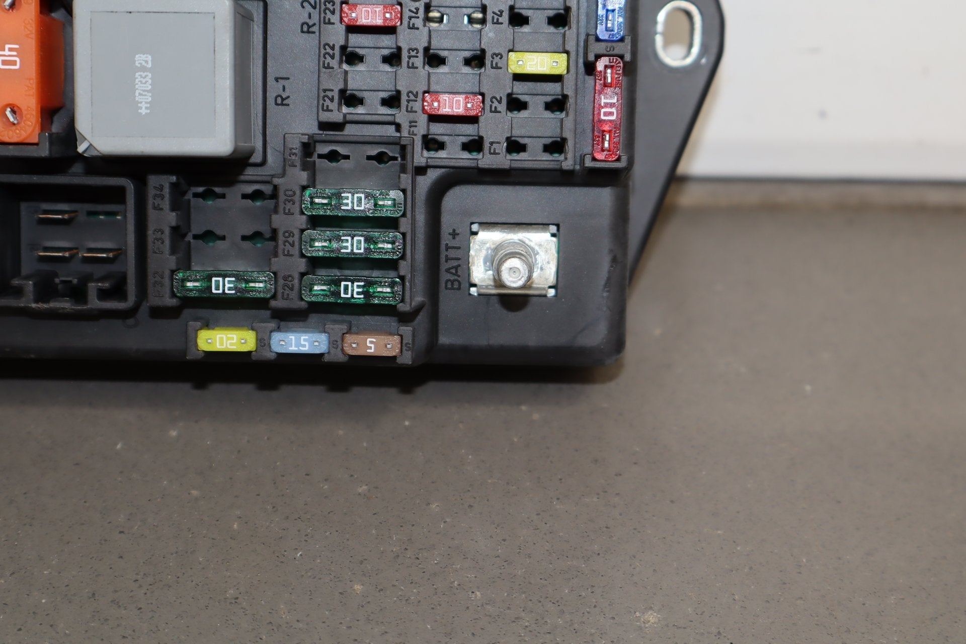 2007 Jaguar XKR 4.2L Gasoline Cabin Fuse Box