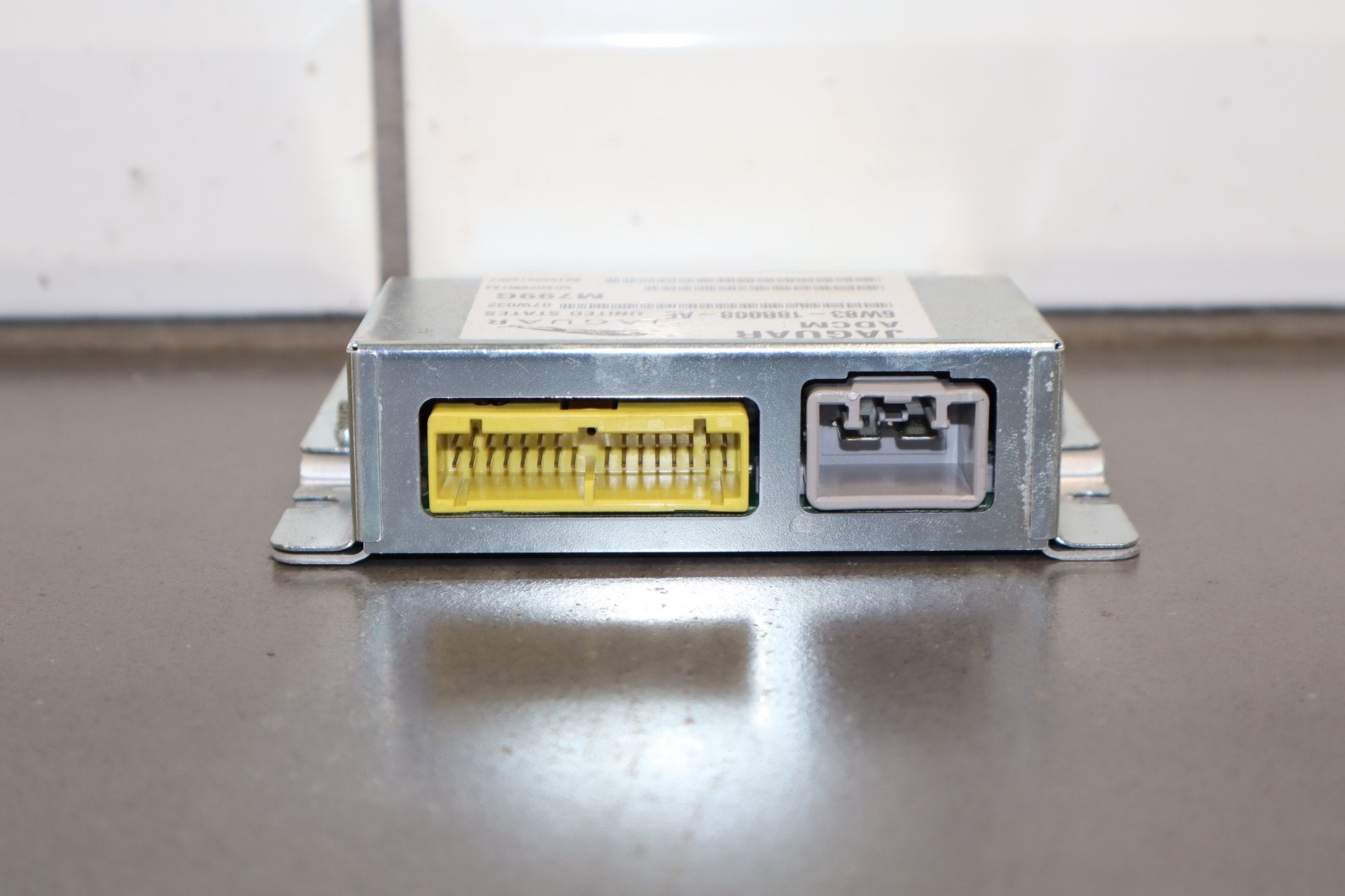 2007 Jaguar XKR- Suspension Damping Control Module PN: 6w83-18b008-ae