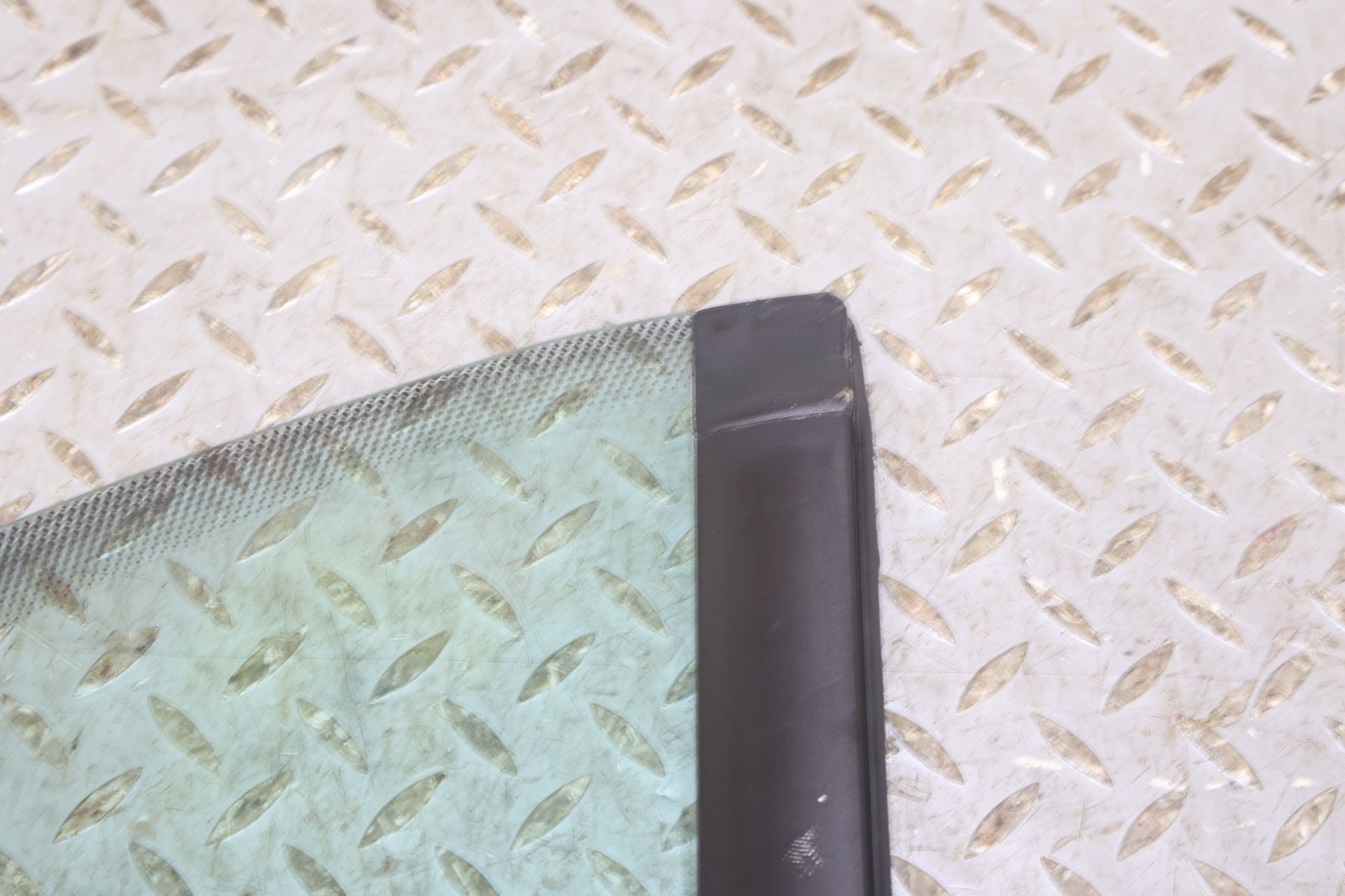 2007 Porsche 911- QUARTER GLASS/WINDOW