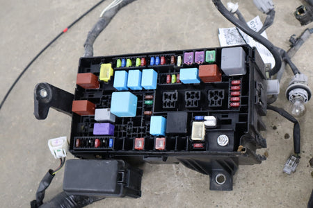 2007 Toyota FJ Cruiser 4.0L 4x2 Automatic Engine Fuse Box