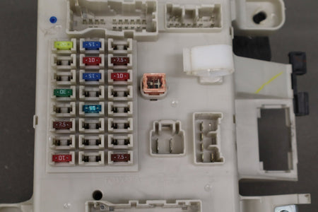 2007 Toyota FJ Cruiser 4.0L Cabin Fuse Box
