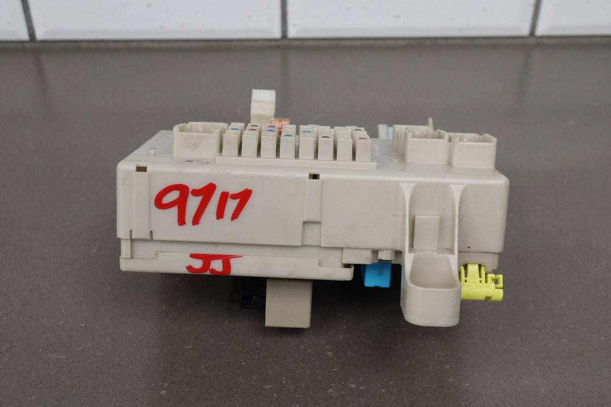 2007 Toyota FJ Cruiser 4.0L Cabin Fuse Box