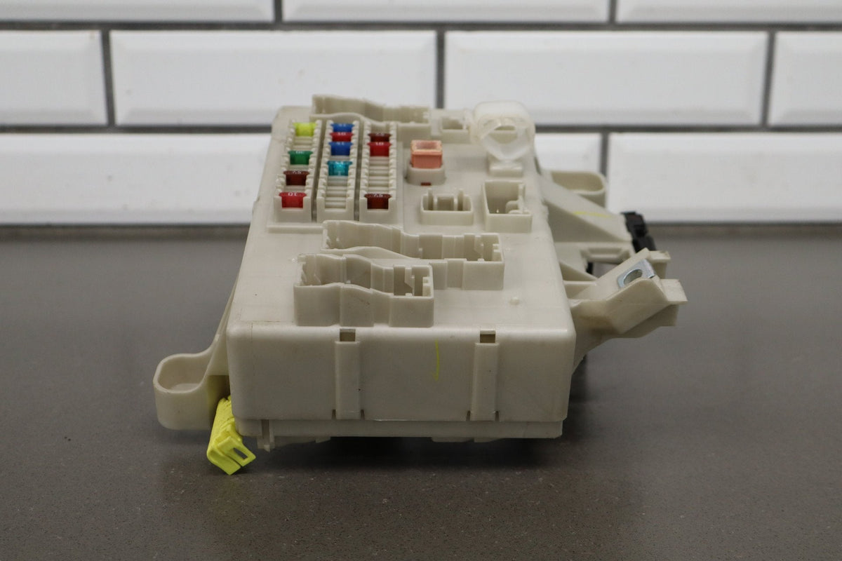 2007 Toyota FJ Cruiser 4.0L Cabin Fuse Box