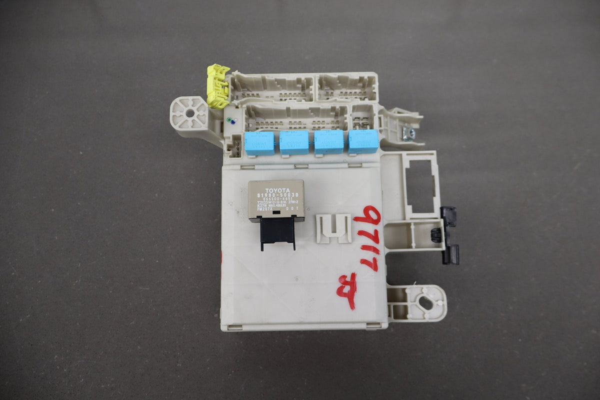 2007 Toyota FJ Cruiser 4.0L Cabin Fuse Box