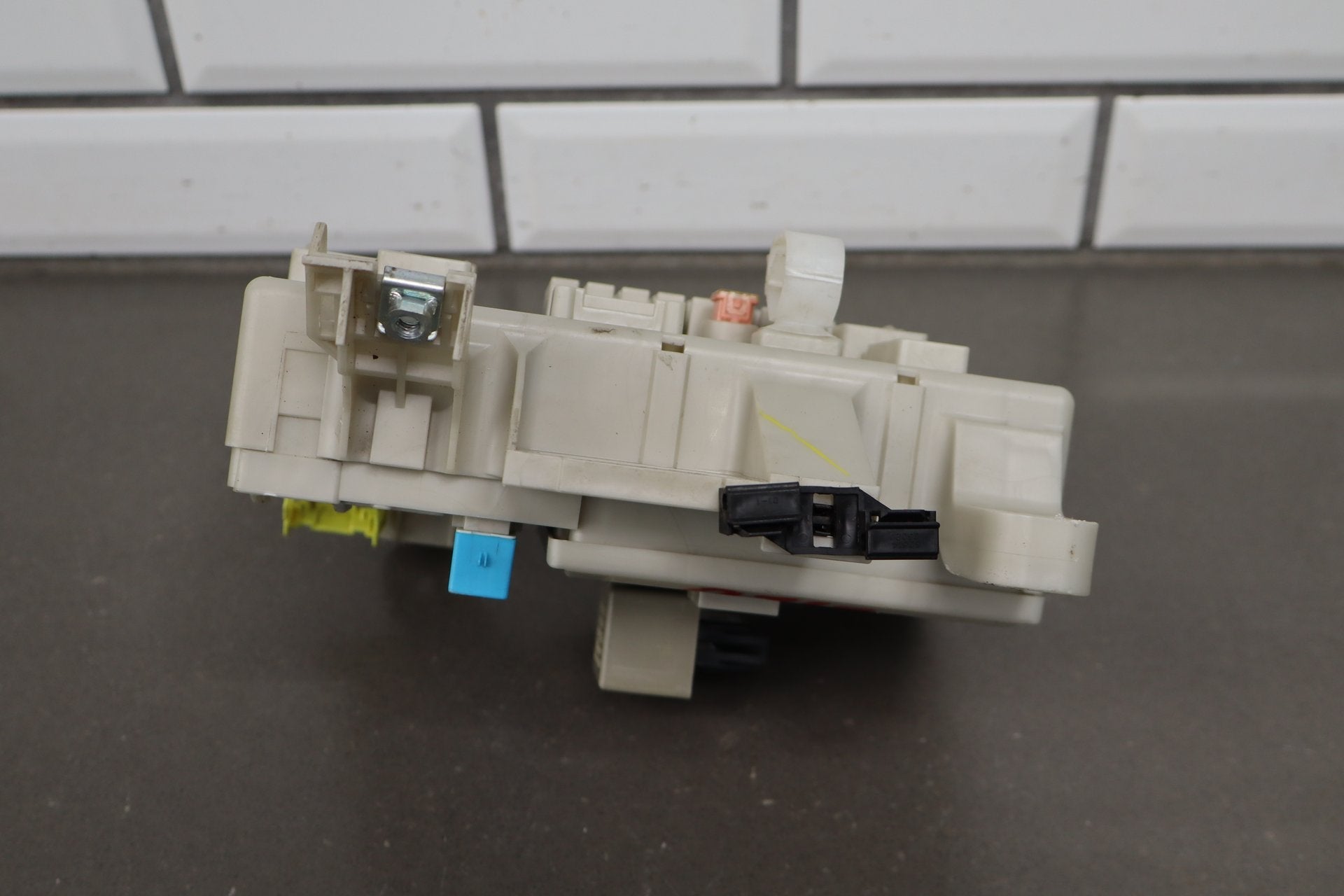 2007 Toyota FJ Cruiser 4.0L Cabin Fuse Box