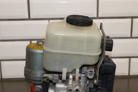 2007 Toyota FJ Cruiser 4x2 W/ Differential Lock ABS Brake Brake Pump OEM