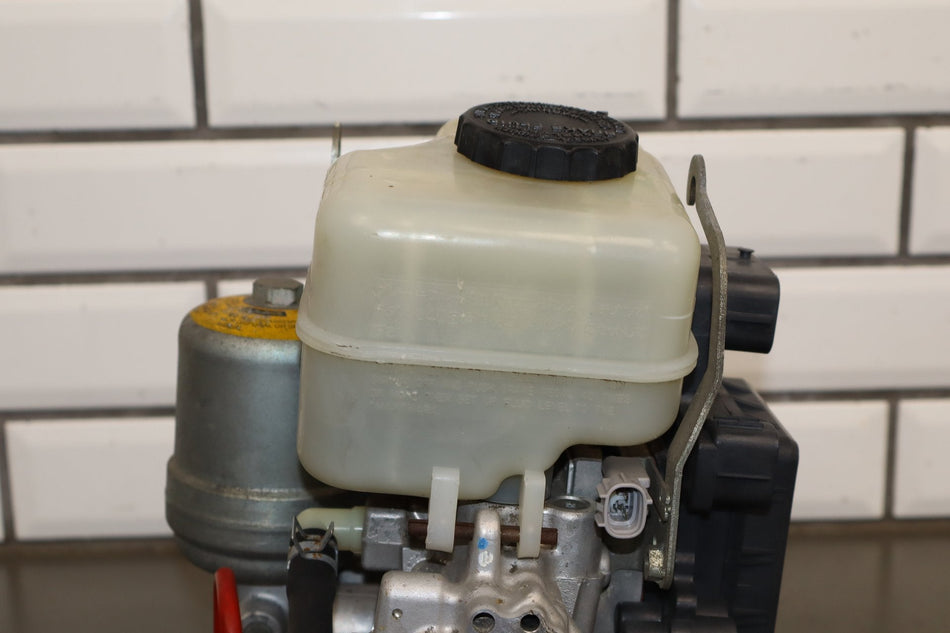 2007 Toyota FJ Cruiser 4x2 W/ Differential Lock ABS Brake Brake Pump OEM