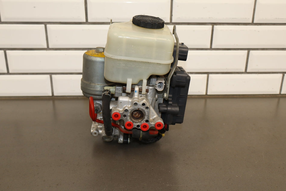 2007 Toyota FJ Cruiser 4x2 W/ Differential Lock ABS Brake Brake Pump OEM