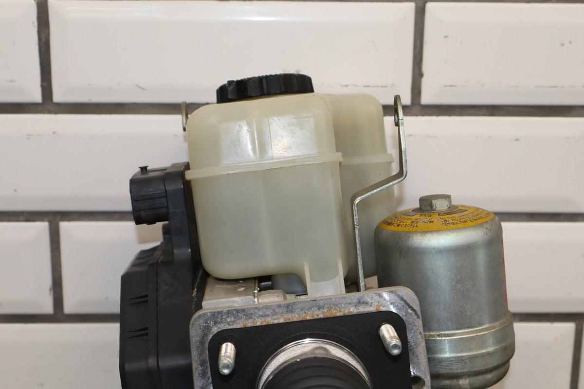 2007 Toyota FJ Cruiser 4x2 W/ Differential Lock ABS Brake Brake Pump OEM