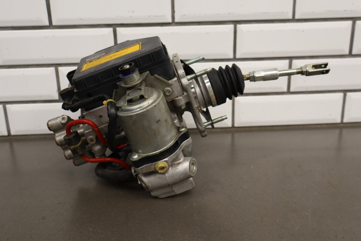 2007 Toyota FJ Cruiser 4x2 W/ Differential Lock ABS Brake Brake Pump OEM