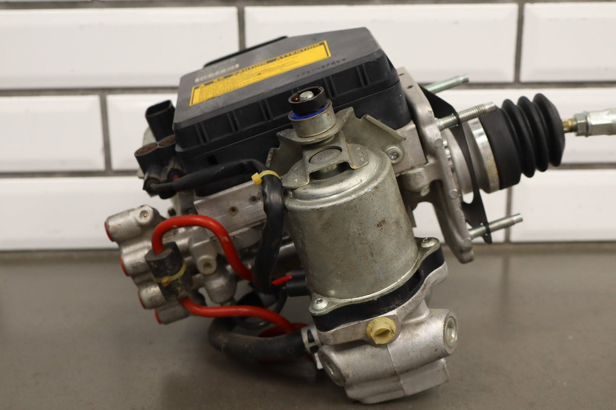 2007 Toyota FJ Cruiser 4x2 W/ Differential Lock ABS Brake Brake Pump OEM