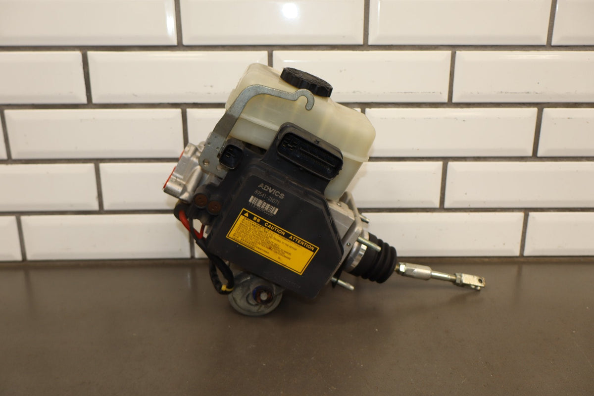 2007 Toyota FJ Cruiser 4x2 W/ Differential Lock ABS Brake Brake Pump OEM