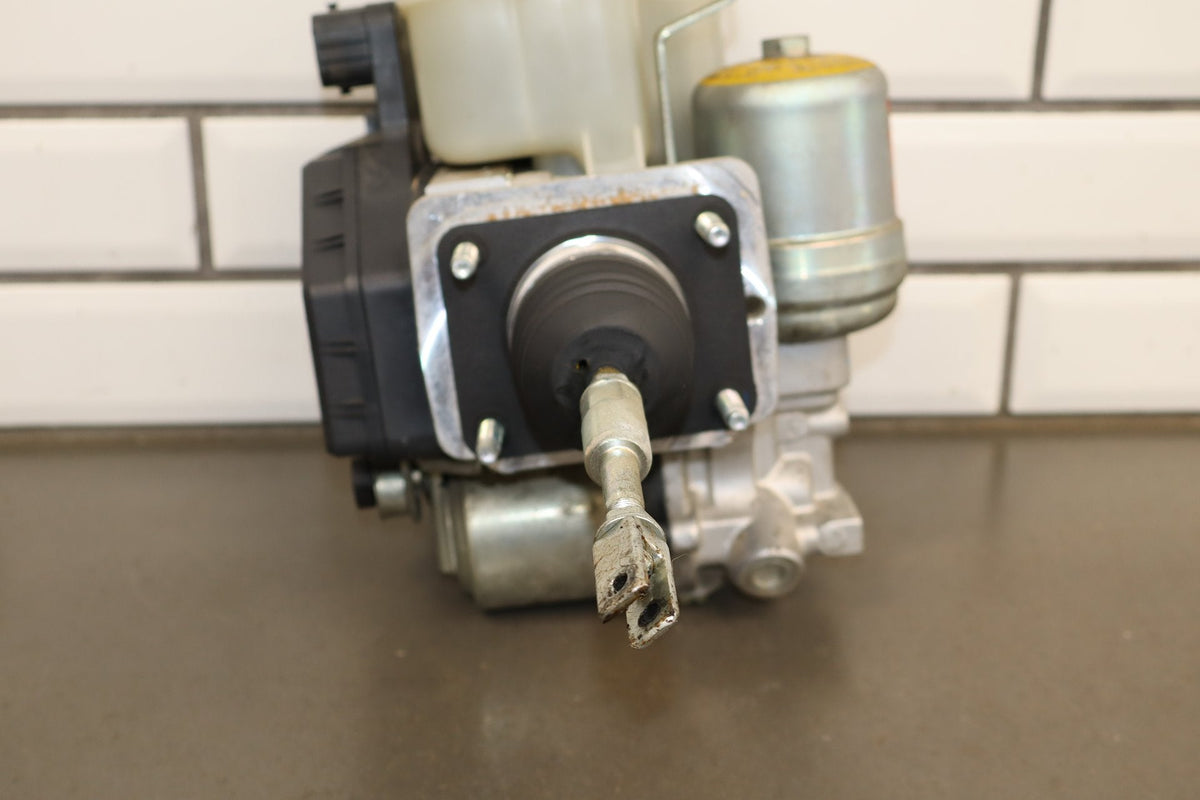 2007 Toyota FJ Cruiser 4x2 W/ Differential Lock ABS Brake Brake Pump OEM