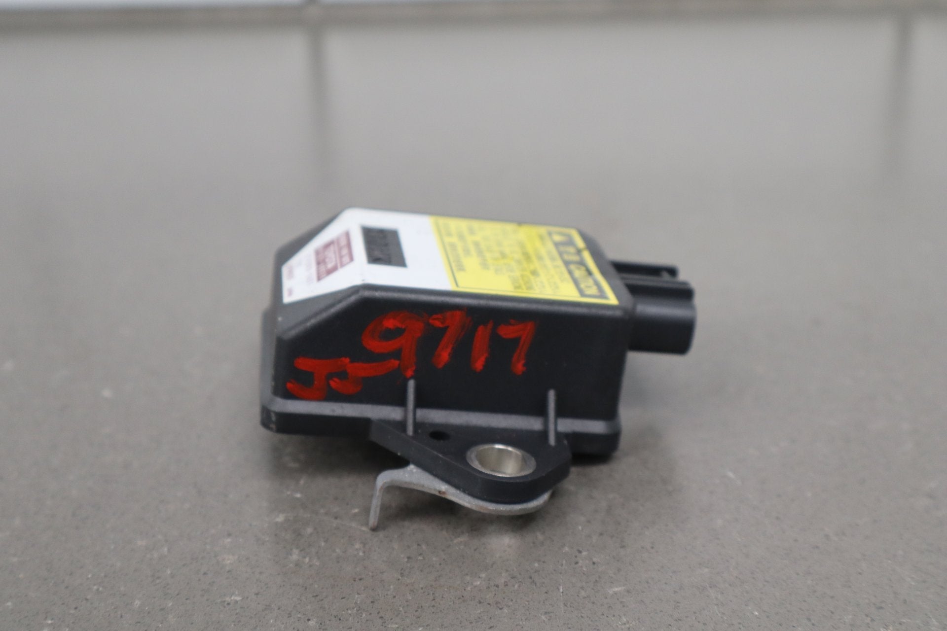 2007 Toyota FJ Cruiser - Yaw Rate Sensor Module PN: