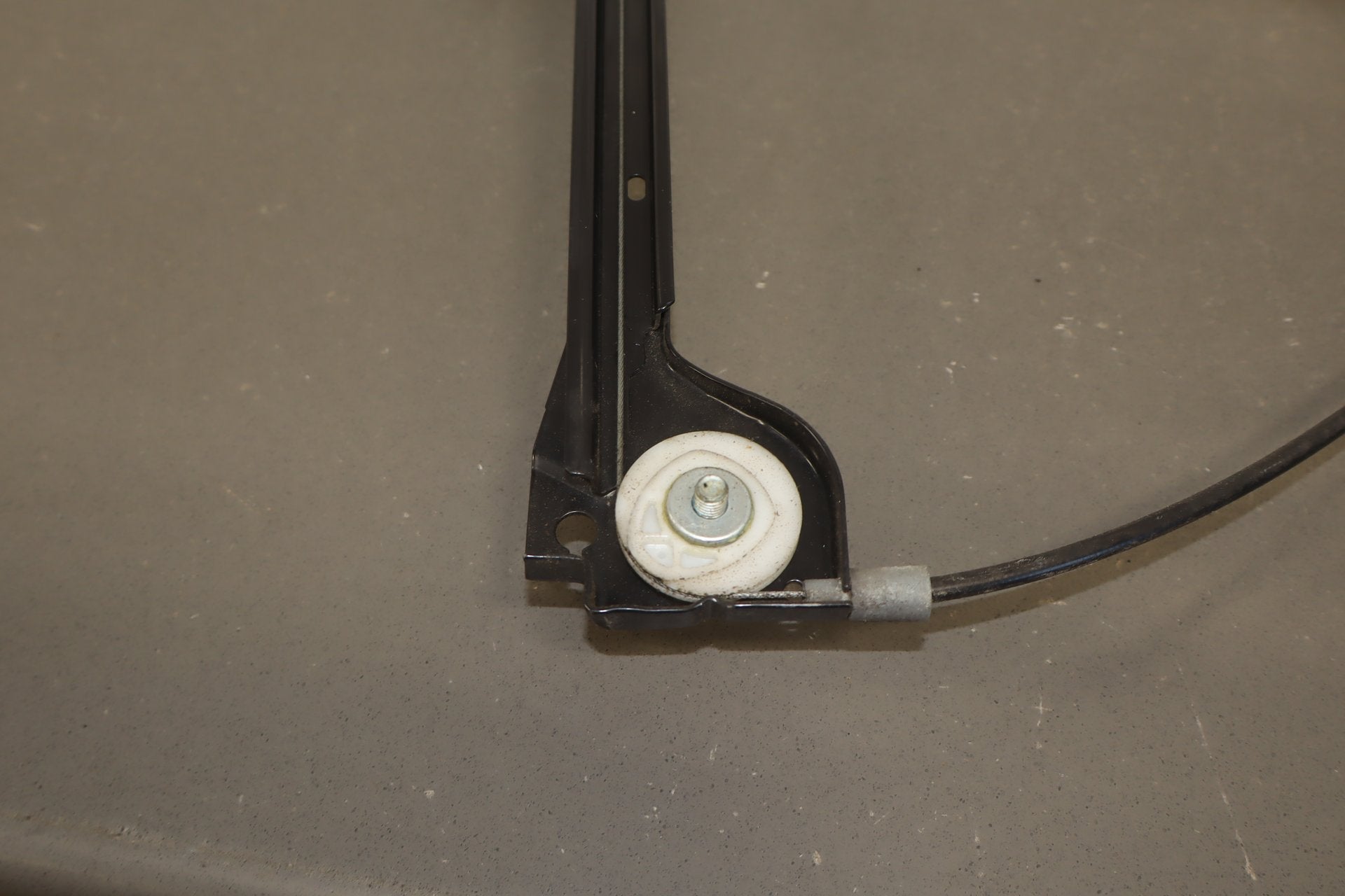 2008-2010 Dodge Challenger Right Front Door Regulator OEM