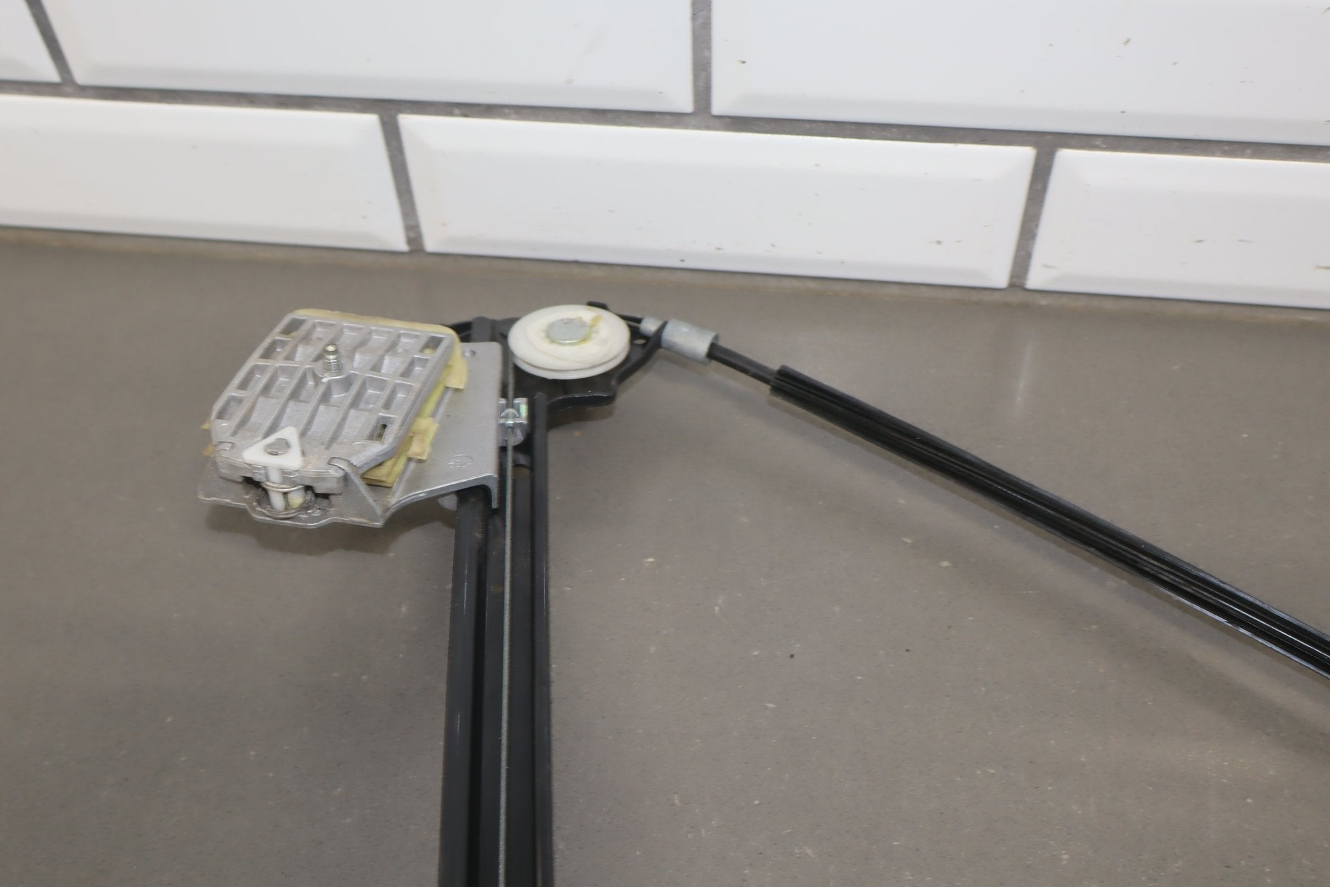 2008-2010 Dodge Challenger Right Front Door Regulator OEM