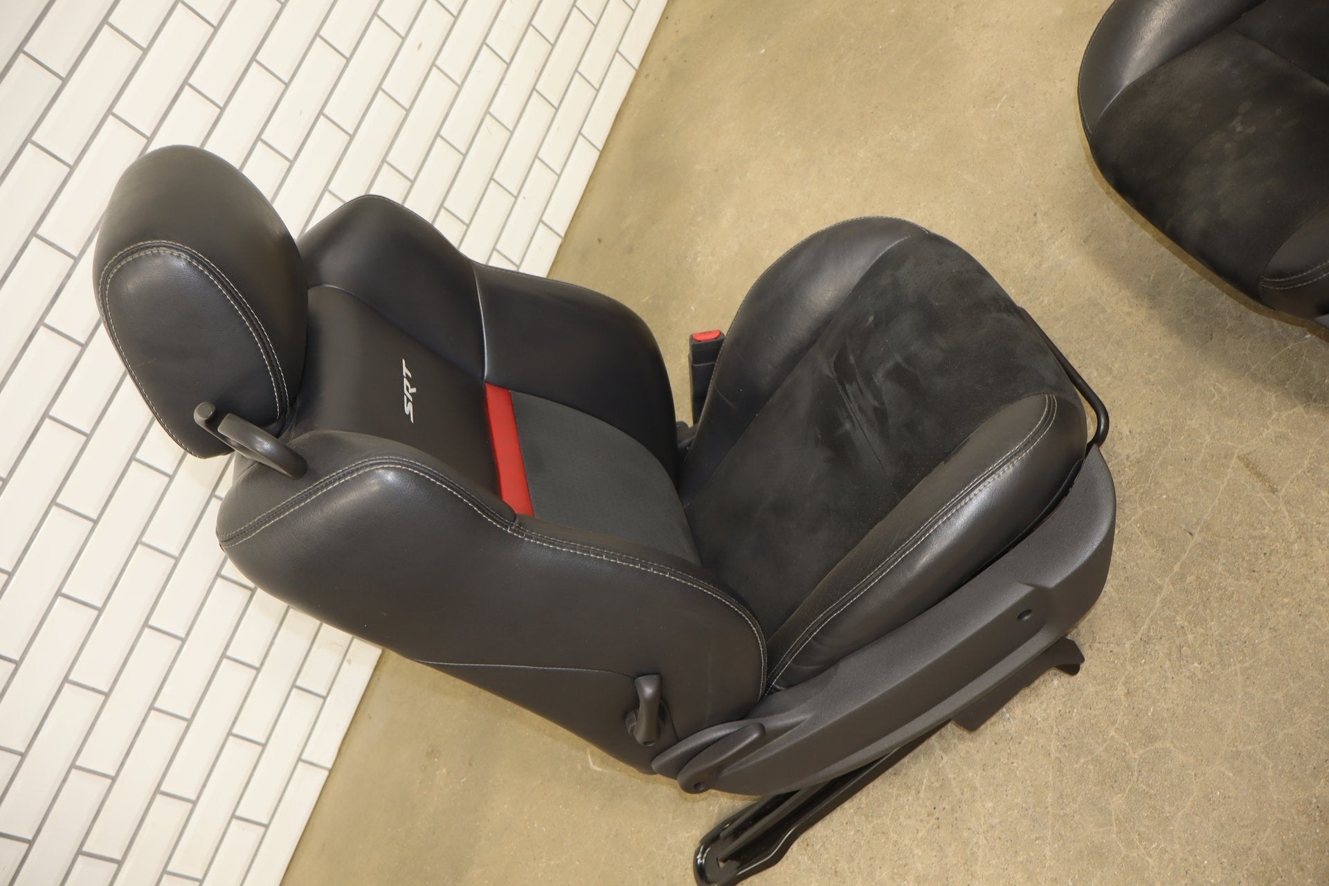 2008-2010 Dodge Challenger SRT8 Leather Seats Set Front/Rear OEM