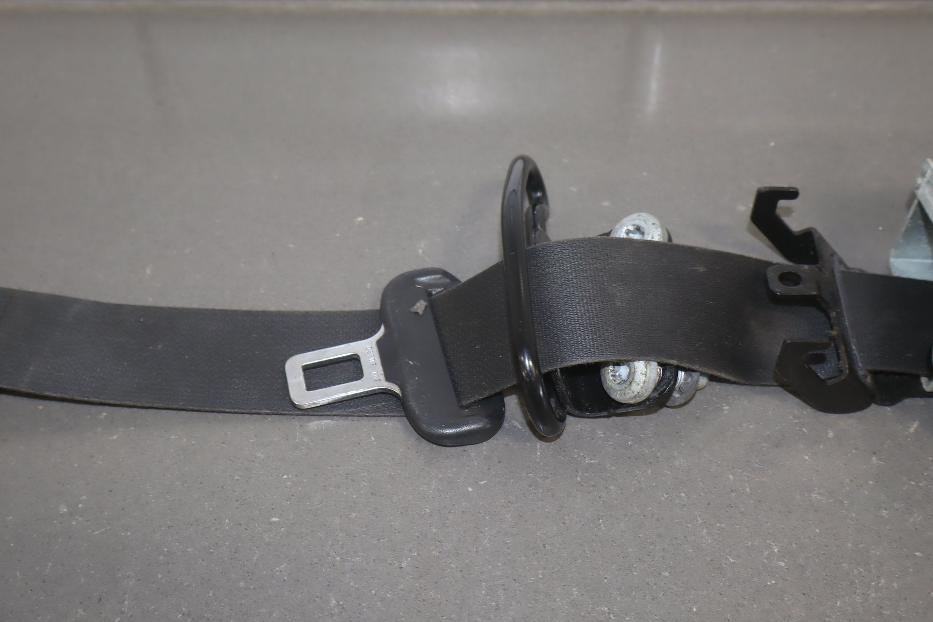 2008-2010 Dodge Challenger SRT8 Left Front Seat Belt Dark Slate Gray DV