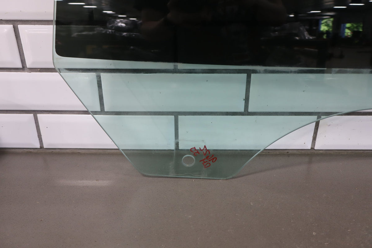 2008-2010 Dodge Challenger SRT8 Right Front Door Window/ Glass OEM