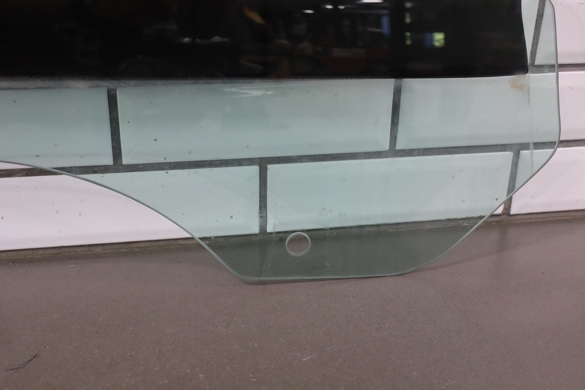 2008-2010 Dodge Challenger SRT8 Right Front Door Window/ Glass OEM