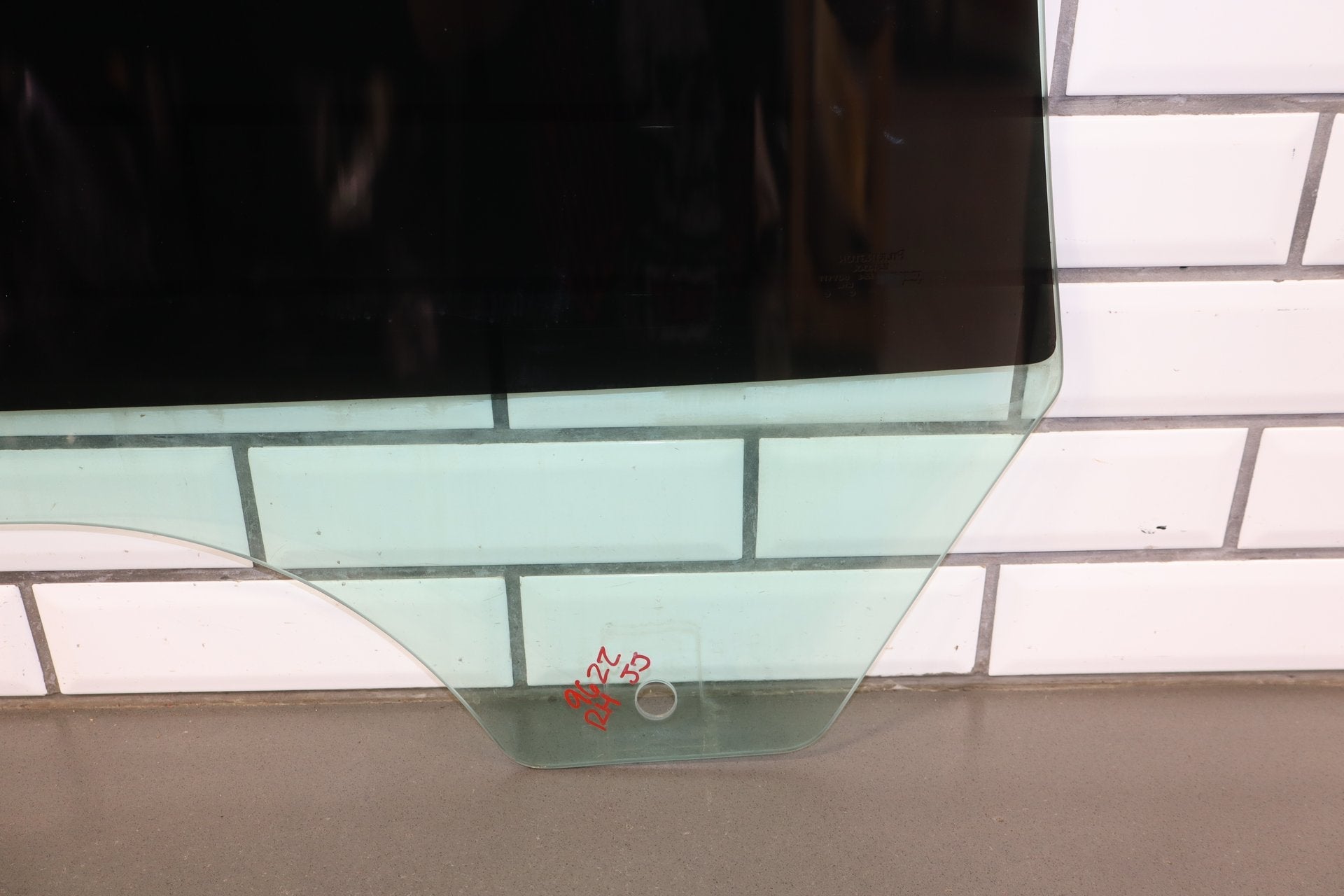 2008-2010 Dodge Challenger SRT8 Right Front Door Window/ Glass OEM