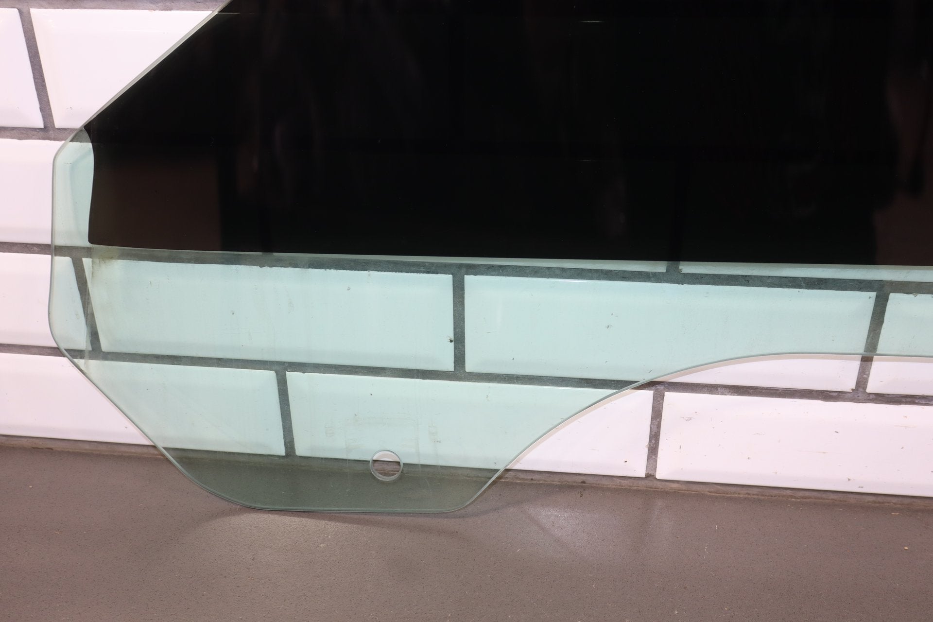 2008-2010 Dodge Challenger SRT8 Right Front Door Window/ Glass OEM