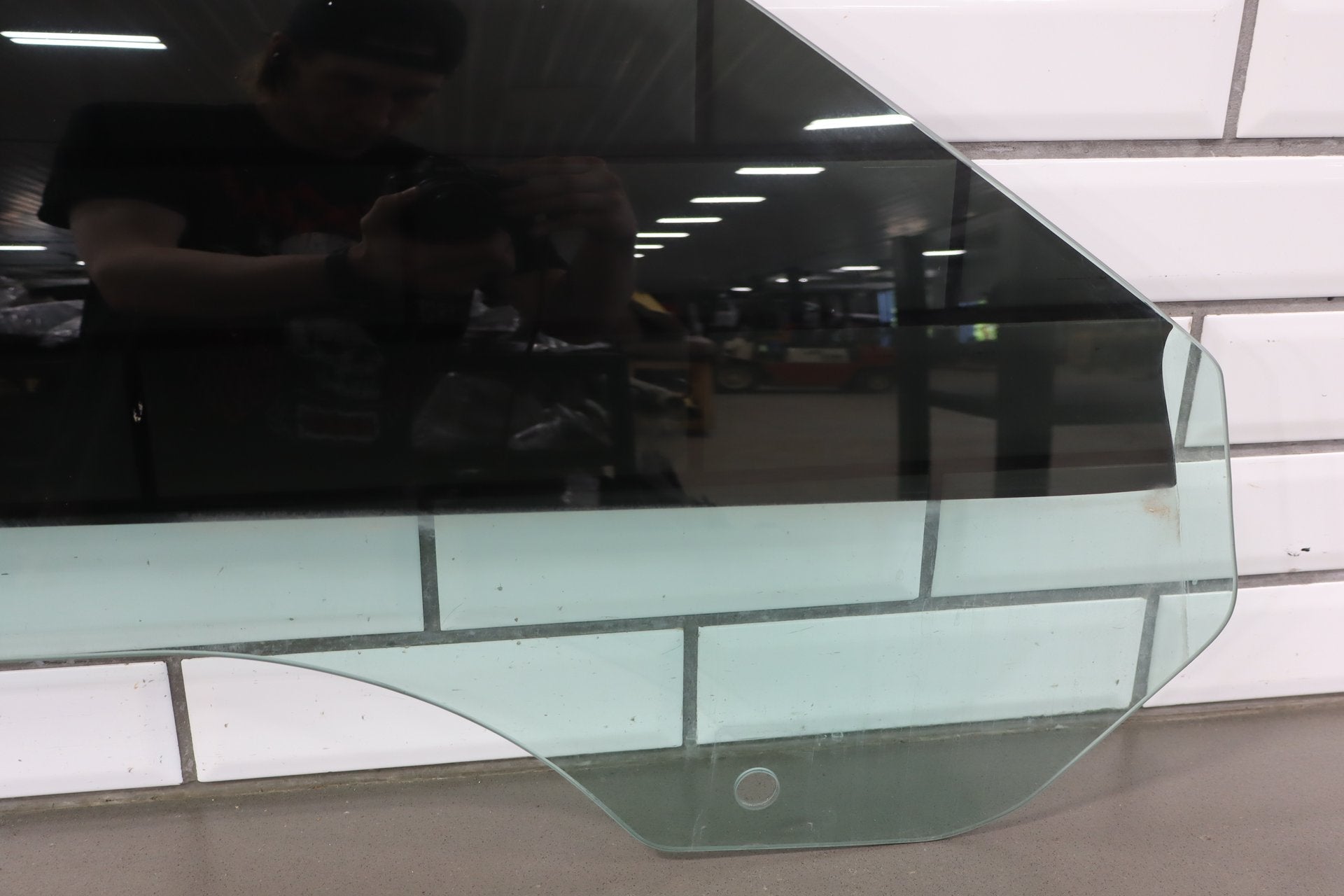 2008-2010 Dodge Challenger SRT8 Right Front Door Window/ Glass OEM