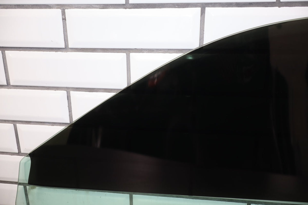 2008-2010 Dodge Challenger SRT8 Right Front Door Window/ Glass OEM