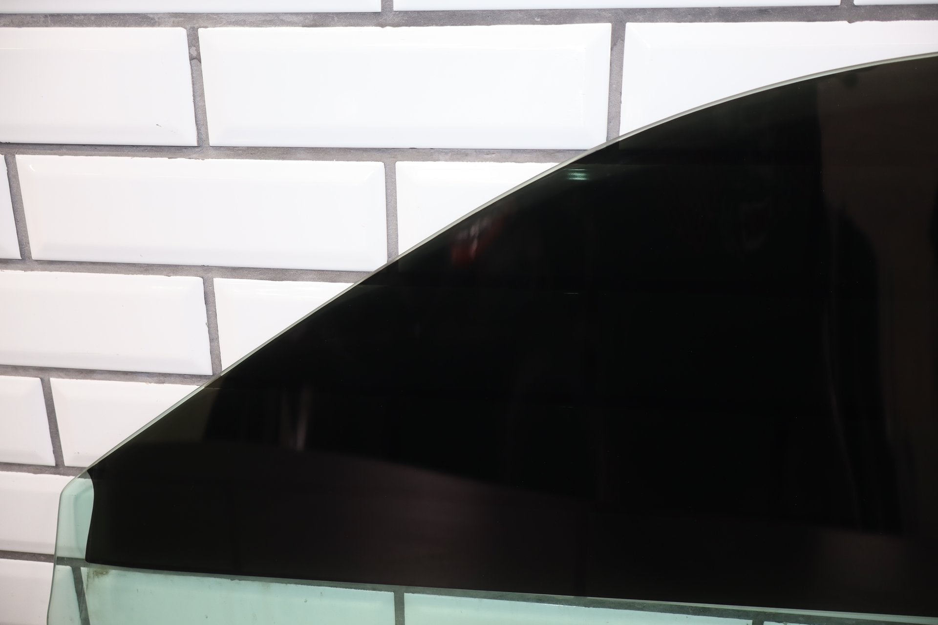 2008-2010 Dodge Challenger SRT8 Right Front Door Window/ Glass OEM