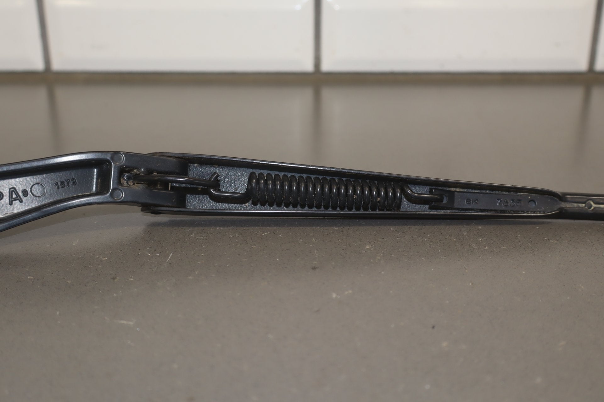 2008-2010 Dodge Challenger SRT8 Wiper Arm Pair