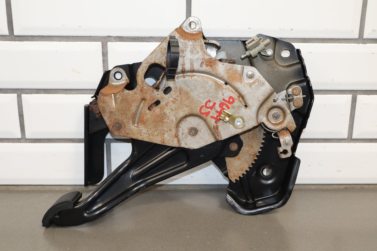 2008 - 2010 Ford F250 F350 Emergency Parking E Brake Pedal Assembly