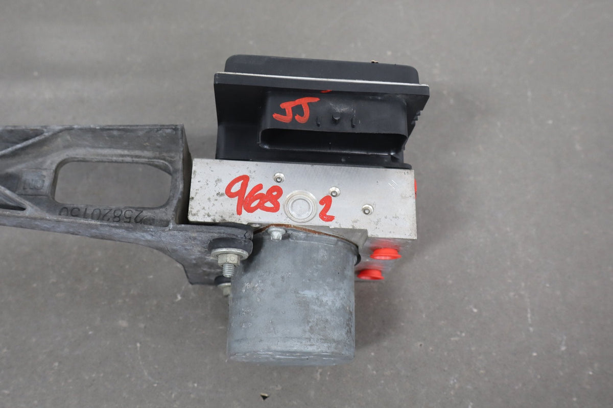 2008-2013 Chevrolet Corvette C6 ABS Brake Unit 25994201