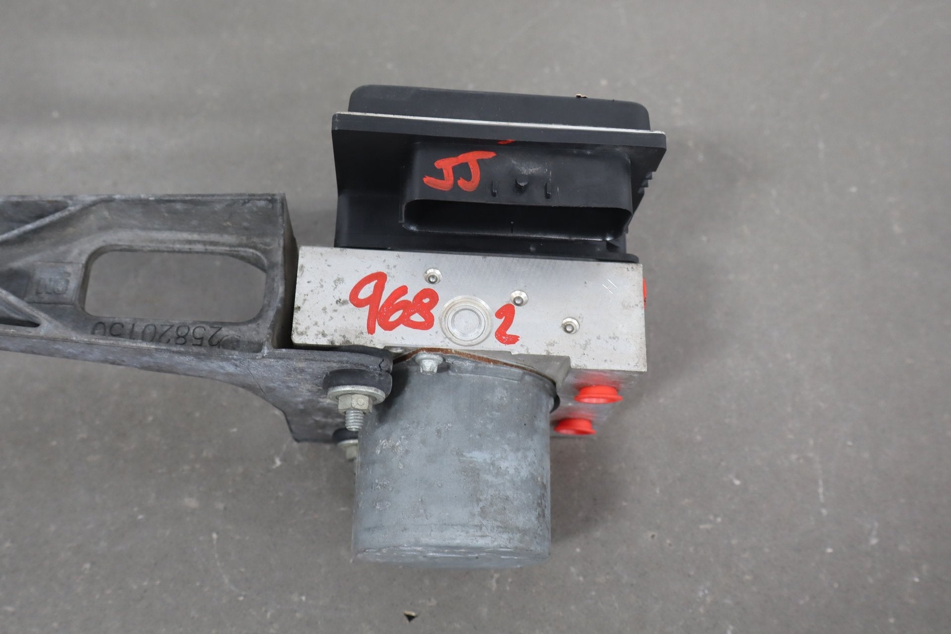 2008-2013 Chevrolet Corvette C6 ABS Brake Unit 25994201