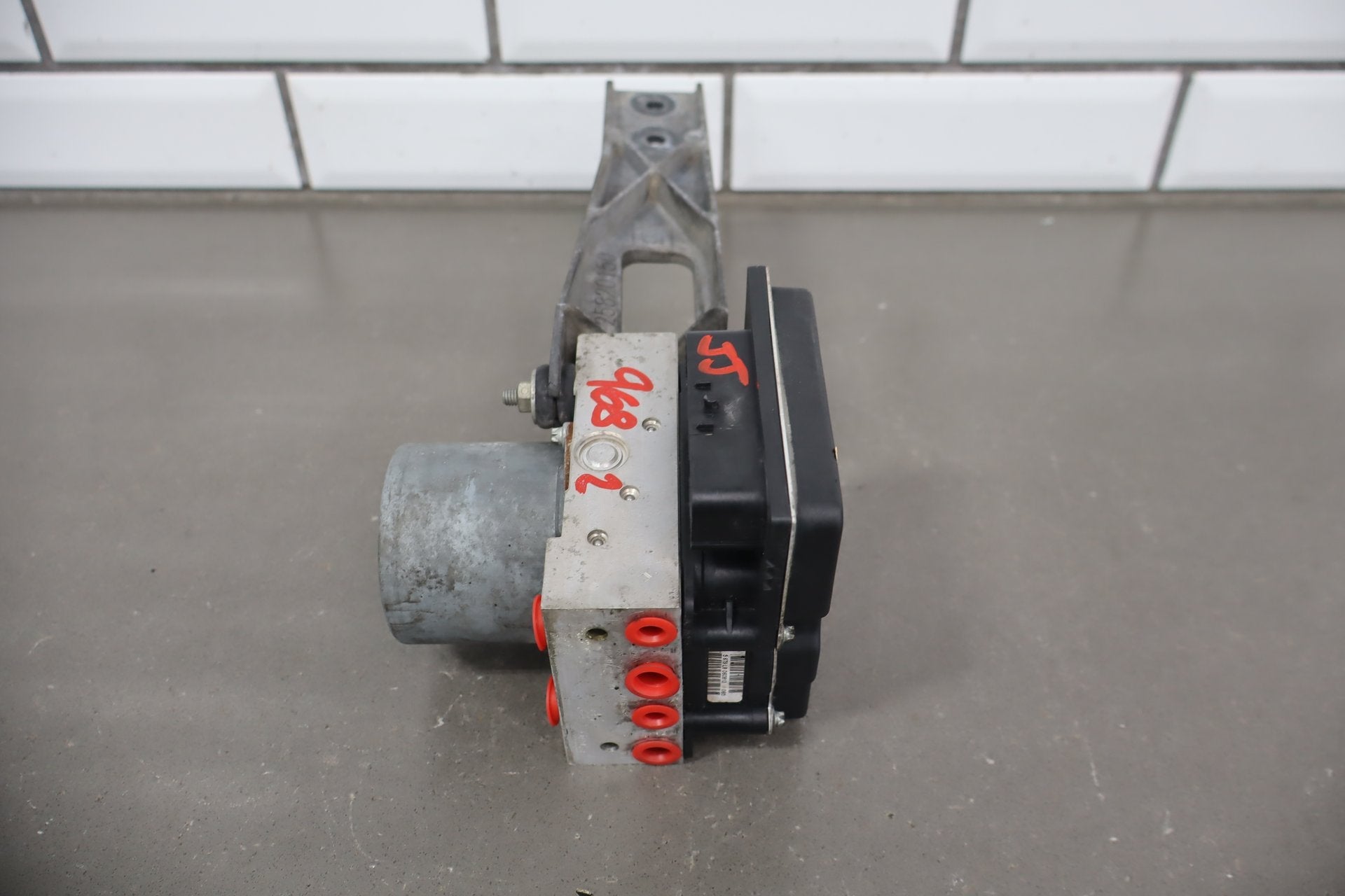2008-2013 Chevrolet Corvette C6 ABS Brake Unit 25994201