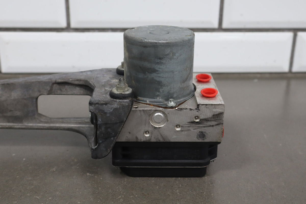 2008-2013 Chevrolet Corvette C6 ABS Brake Unit 25994201