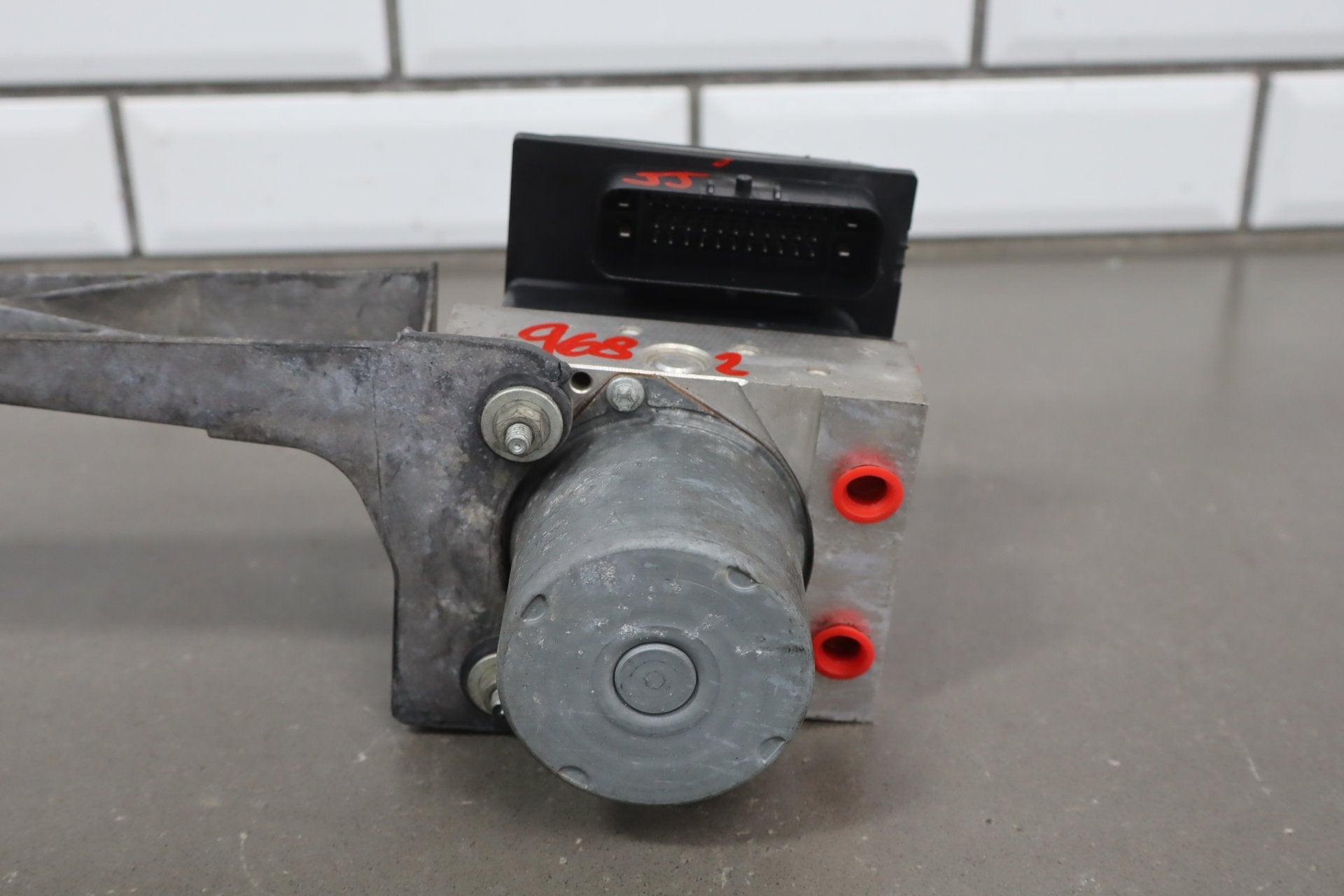 2008-2013 Chevrolet Corvette C6 ABS Brake Unit 25994201