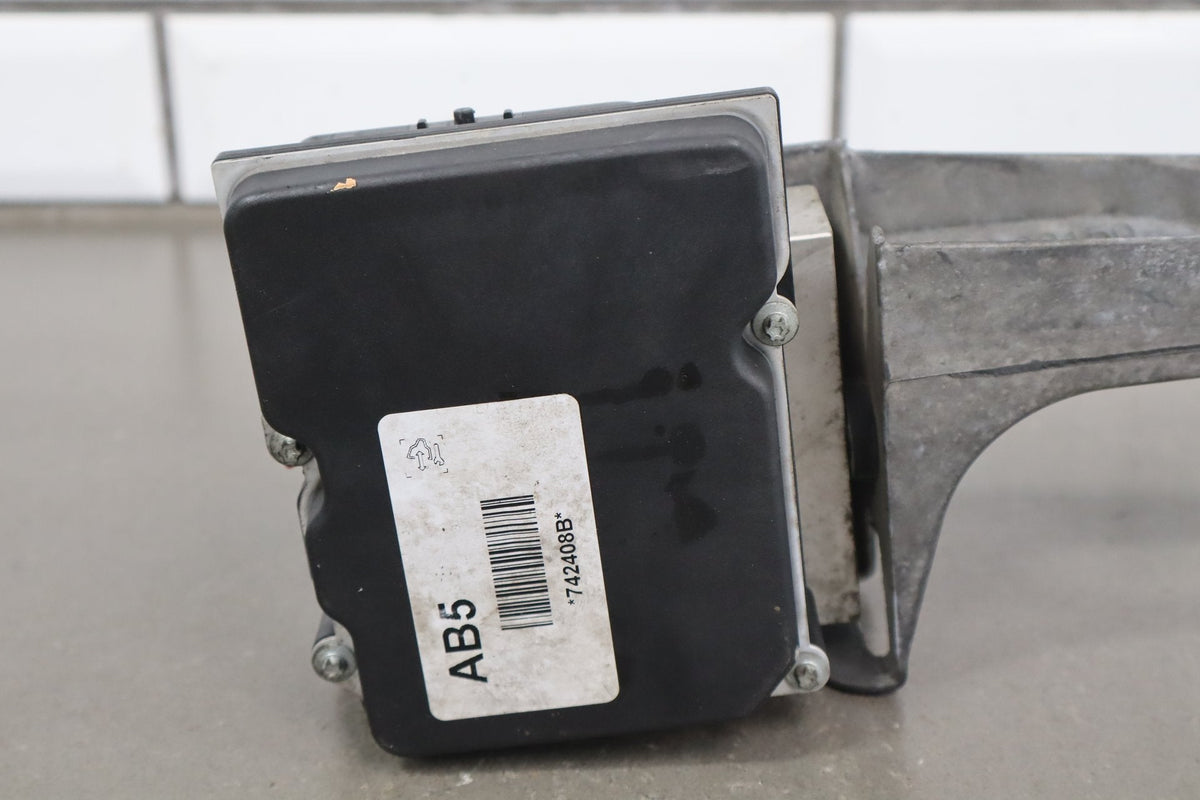 2008-2013 Chevrolet Corvette C6 ABS Brake Unit 25994201