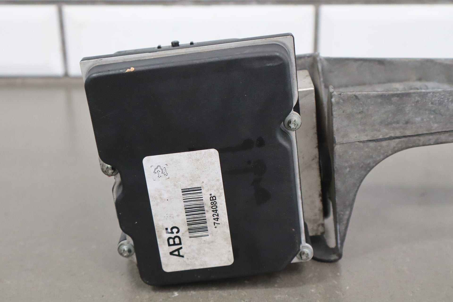 2008-2013 Chevrolet Corvette C6 ABS Brake Unit 25994201