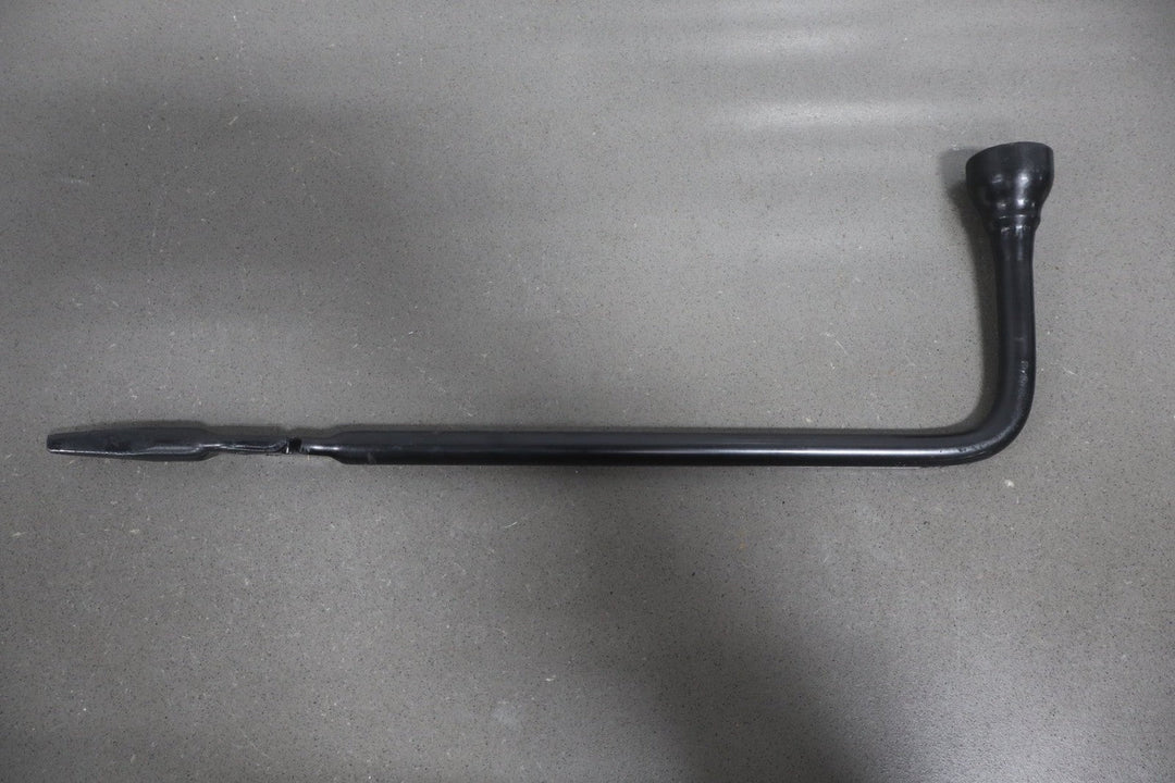 2008 - 2013 Chevrolet Suburban 2500 OEM Jack and Tool Kit GMT900