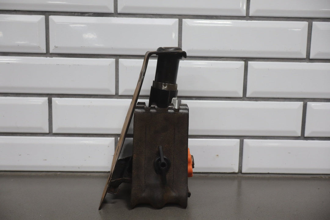 2008 - 2013 Chevrolet Suburban 2500 OEM Jack and Tool Kit GMT900