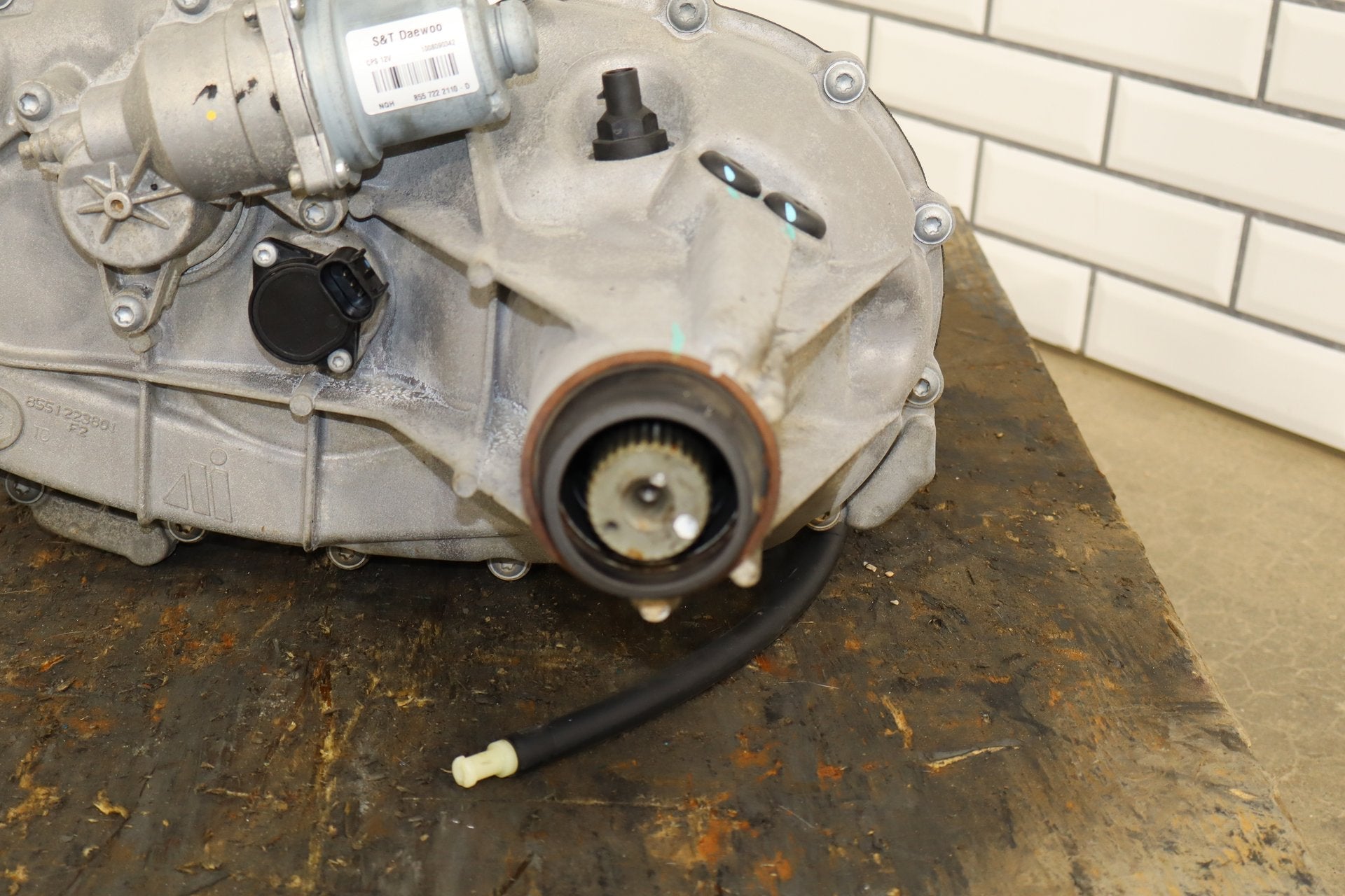 2008-2013 Chevrolet Tahoe Transfer Case 24256219 OEM