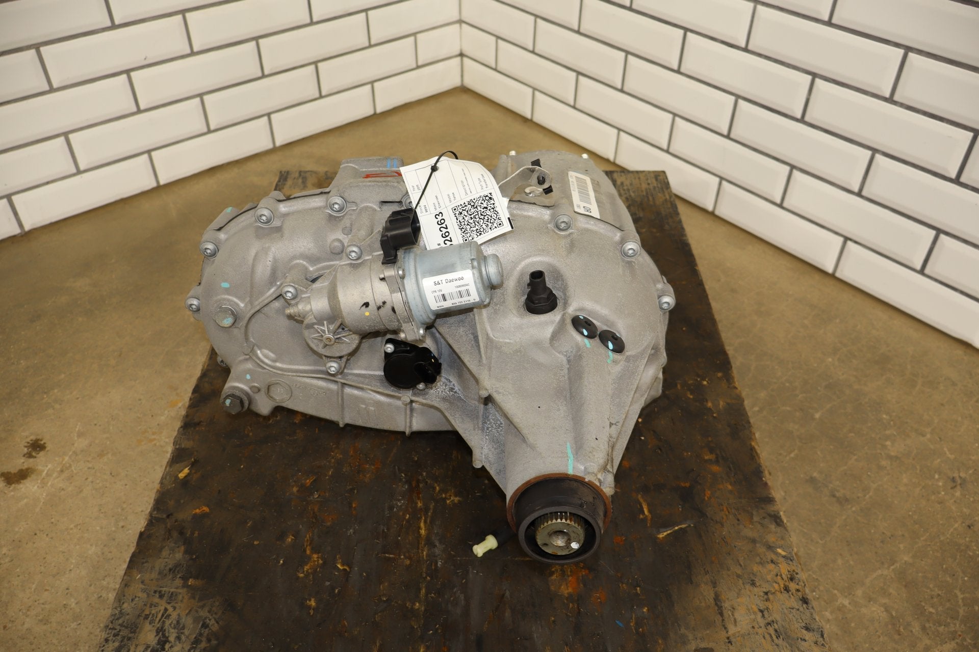 2008-2013 Chevrolet Tahoe Transfer Case 24256219 OEM
