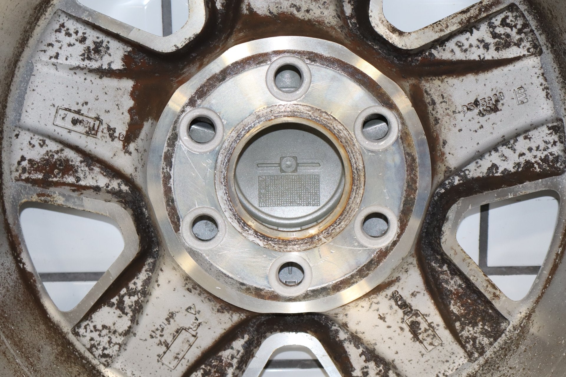 2008-2014 Chevrolet Tahoe Suburban Z71 18" Alloy Wheel 09598055 OEM
