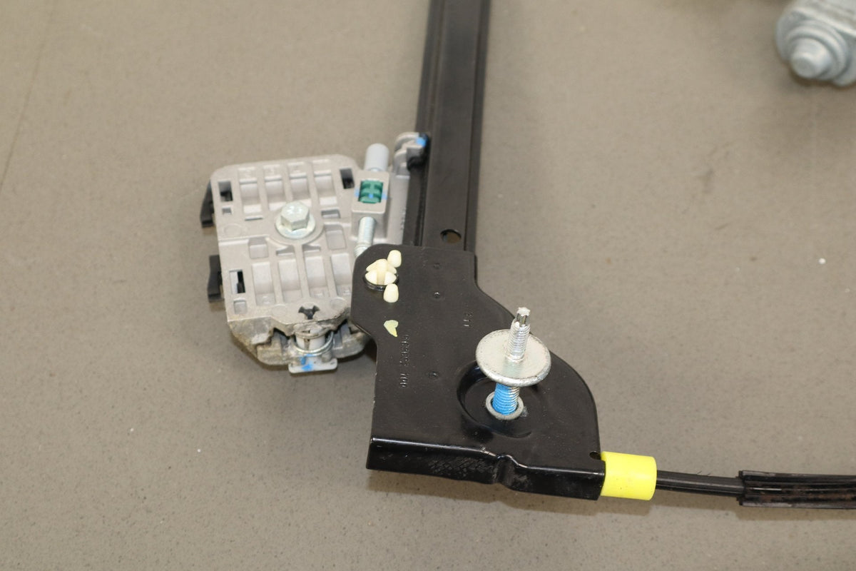 2008-23 Dodge Challenger RH Window Regulator w/ Motor 68043884AA