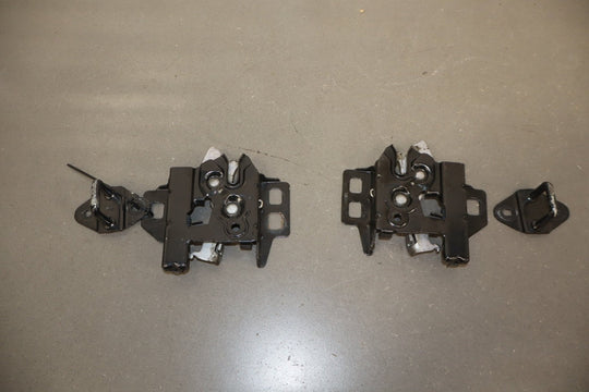 2008 Chevrolet Corvette Convertible Boot Cover Latch OEM