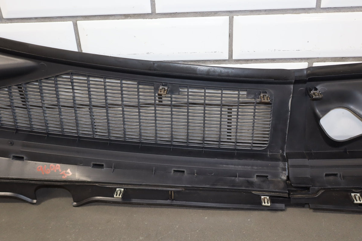 2008 Ford F-250 Super Duty Cowl Vent Panel OEM