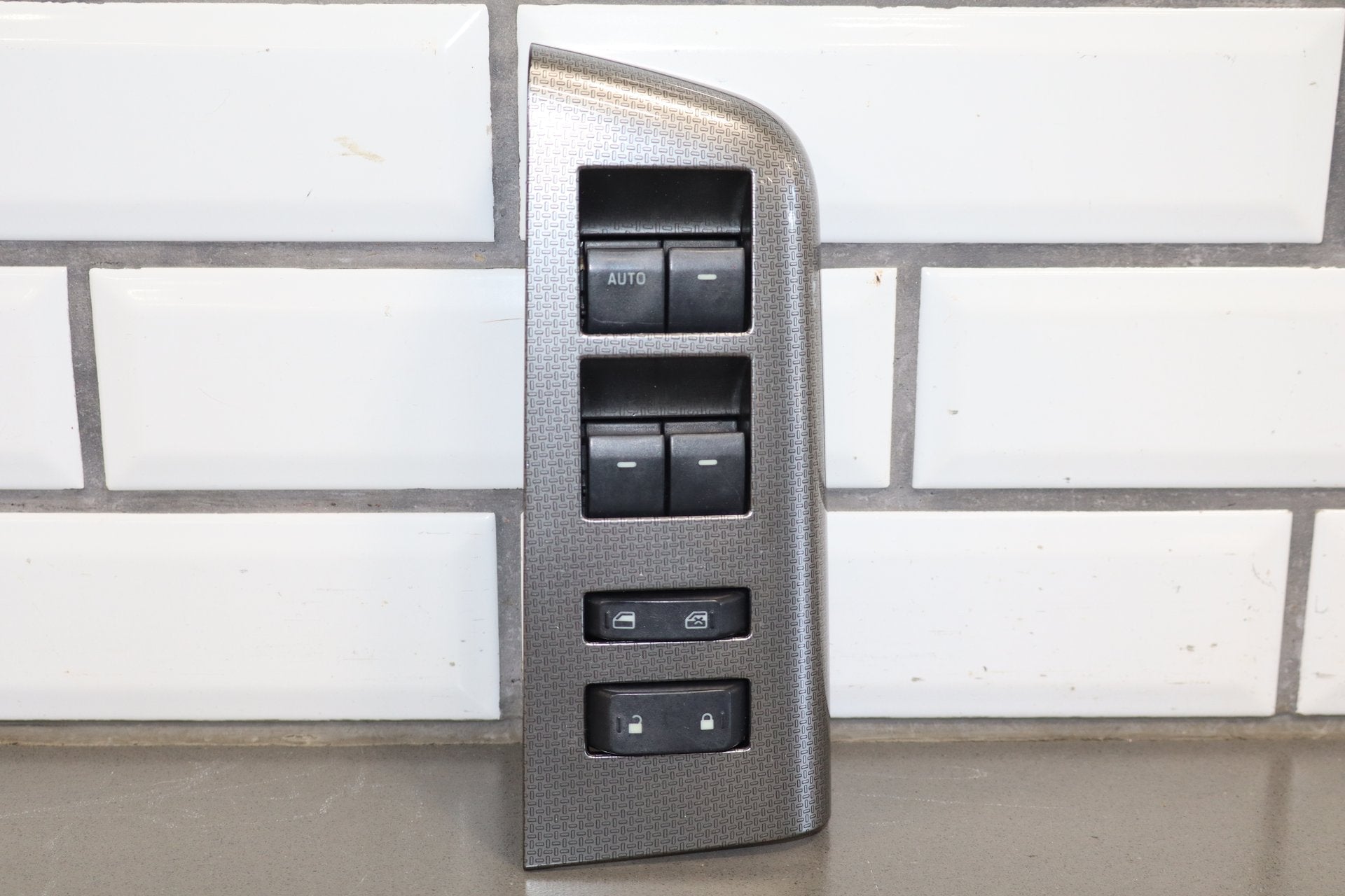 2008 Ford F-250 Super Duty Crew Cab Left Front Window Switch OEM
